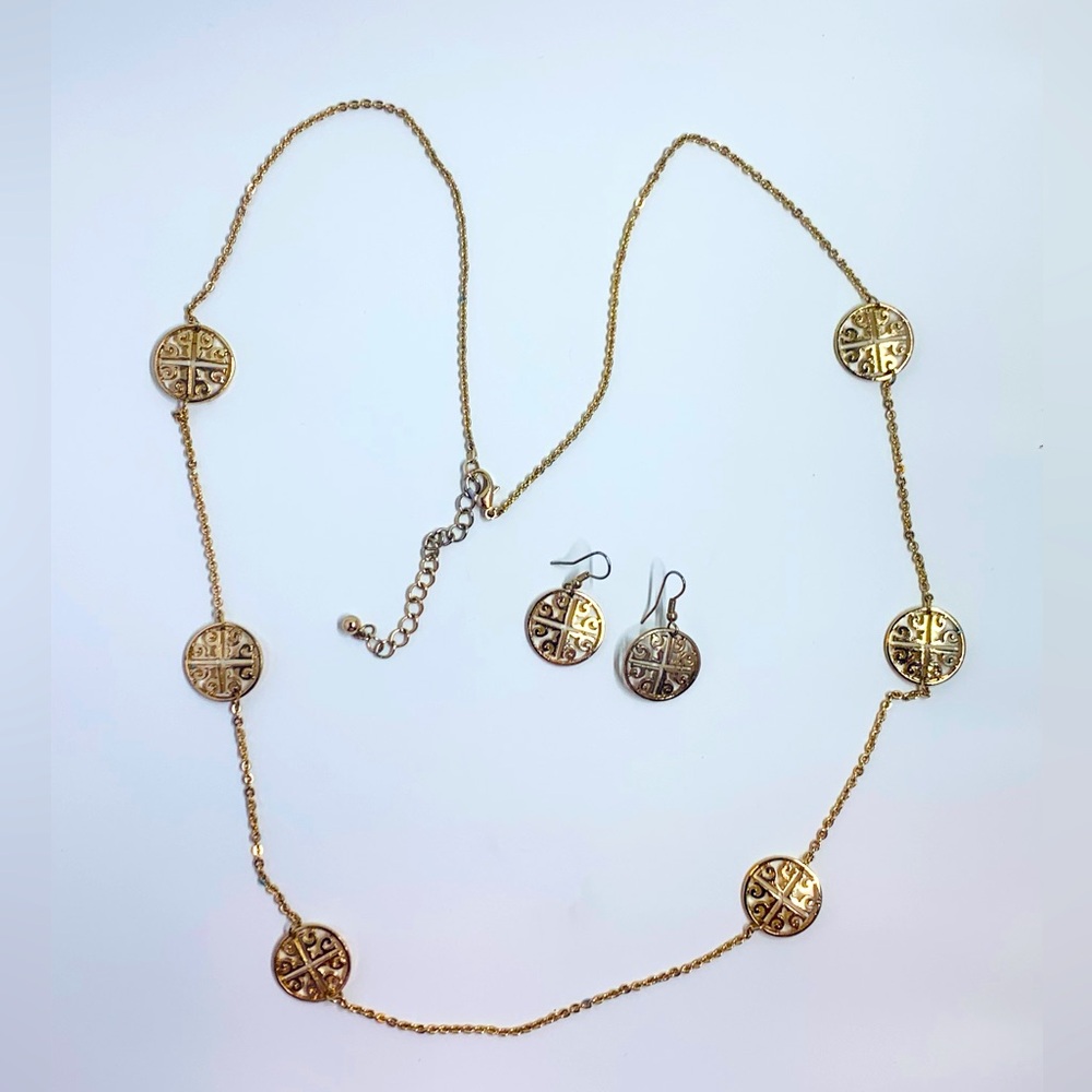 Gold toned costume jewelry set